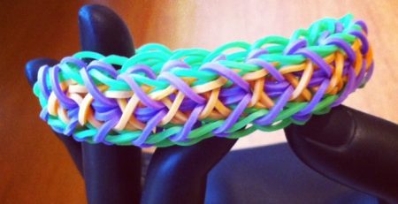 Vidéo Rainbow Loom® : apprendre à crocheter les élastiques Rainbow Loom® – Rainbow  Loom® – Tendances Créatives